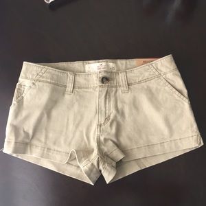 Hollister chino shorts! Low rise